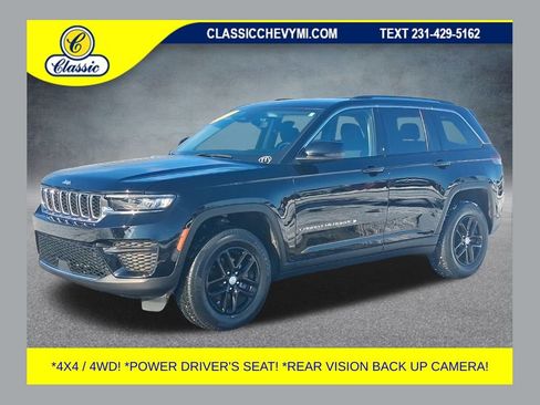 Used 2023 Jeep Grand Cherokee Laredo image 1