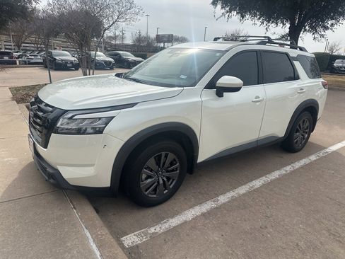 Certified 2022 Nissan Pathfinder SV w/ SV Black Package image 6