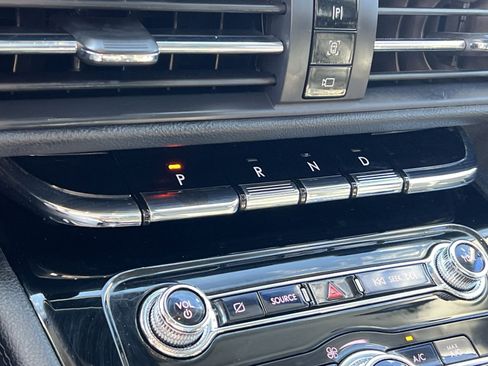 Used 2022 Lincoln Corsair AWD w/ Premium Package image 29