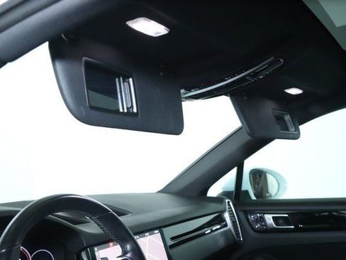 Used 2021 Porsche Cayenne Coupe image 20