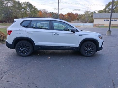 Used 2022 Volkswagen Taos S image 6