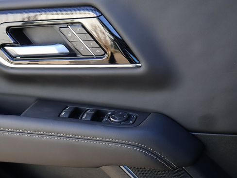 New 2025 GMC Yukon Elevation image 47