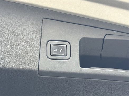 Used 2017 Cadillac XT5 FWD image 20