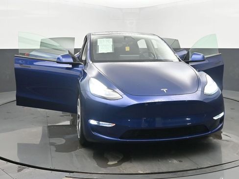 Used 2020 Tesla Model Y Long Range image 25
