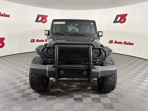 Used 2014 Jeep Wrangler Unlimited Sahara AWD/4WD image 9