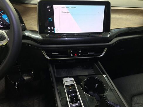 Used 2025 Volkswagen Atlas SE w/ Black Wheel Package image 11