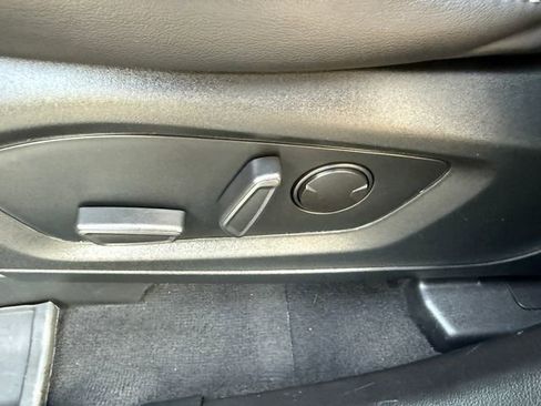 Used 2022 Ford Explorer XLT w/ Equipment Group 202A image 21