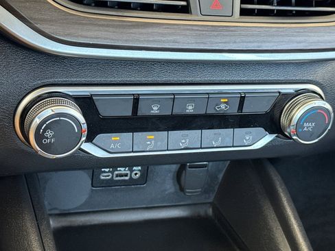 Used 2025 Nissan Altima 2.5 SV FWD image 19