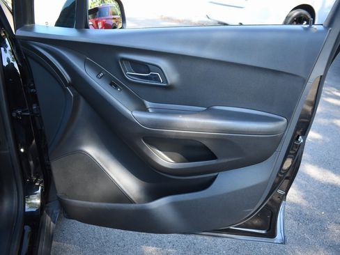 Used 2020 Chevrolet Trax LS w/ Tint and Cruise Package image 20