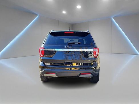 Used 2019 Ford Explorer XLT w/ Equipment Group 202A image 5