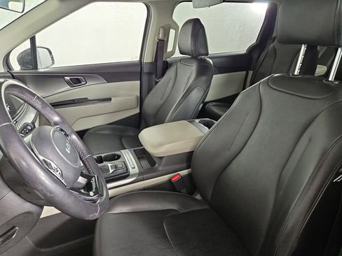 Used 2022 Kia Carnival LX image 13