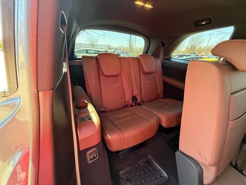 Used 2025 Mercedes-Benz GLS 580 4MATIC image 30