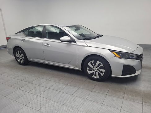 Used 2023 Nissan Altima 2.5 S FWD image 11