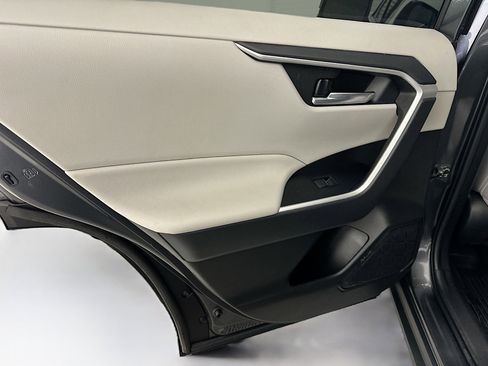 Used 2022 Toyota RAV4 XLE image 28