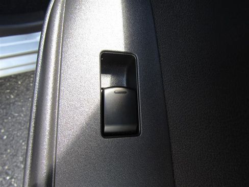 Used 2013 Nissan Versa SV w/ Convenience Pkg image 28