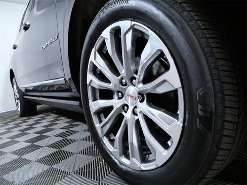 Used 2022 GMC Yukon XL Denali image 2