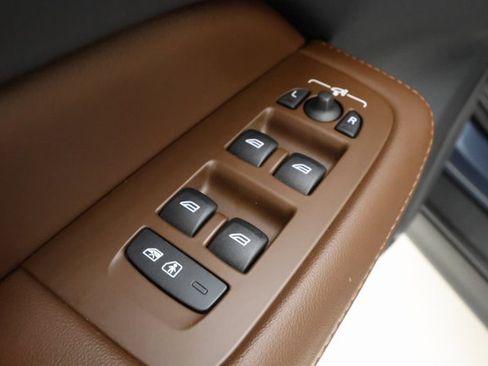 Used 2023 Volvo V60 B5 Cross Country Plus image 9