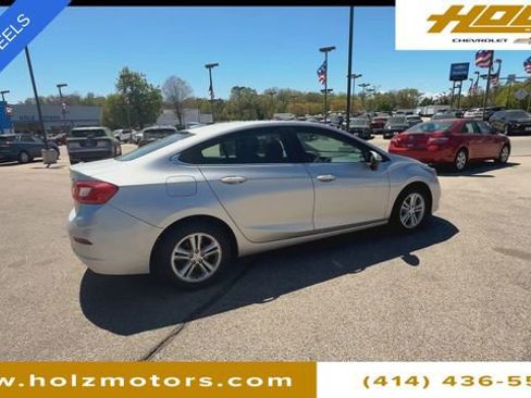 Certified 2017 Chevrolet Cruze LT w/ Convenience Package FWD image 8