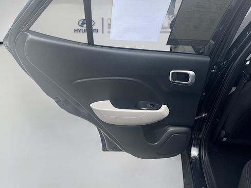 Used 2022 Hyundai Venue SEL FWD image 22