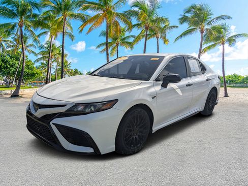 Used 2022 Toyota Camry SE image 6