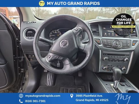 Used 2020 Nissan Pathfinder SL image 13
