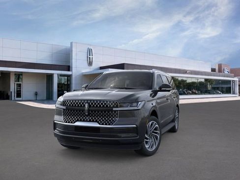 New 2026 Lincoln Navigator Premiere AWD/4WD image 3