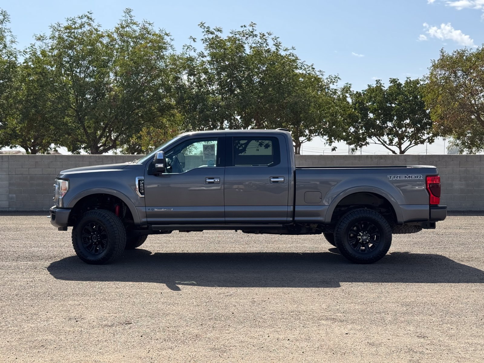 Used 2022 Ford F250 Platinum w/ Tremor Off-Road Package AWD/4WD image 9