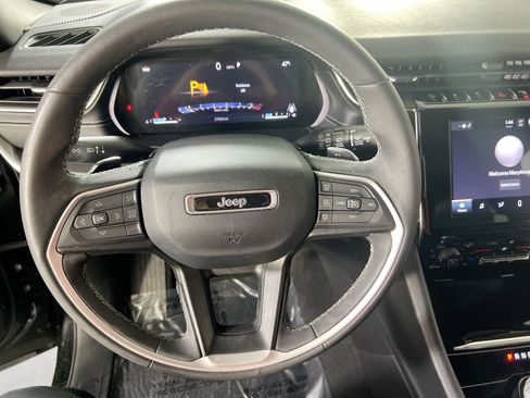 Used 2023 Jeep Grand Cherokee Altitude image 11