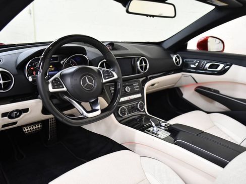 Used 2019 Mercedes-Benz SL 550 image 13
