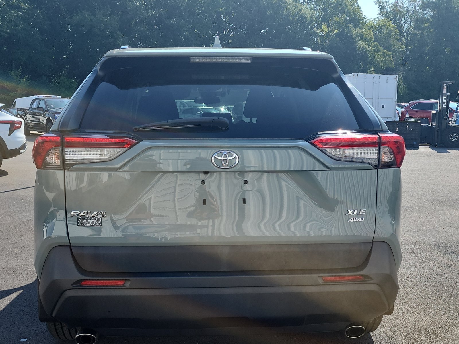 Used 2020 Toyota RAV4 XLE w/ Convenience Package AWD/4WD image 4