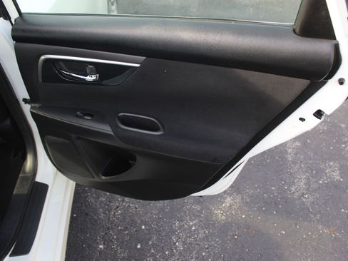 Used 2014 Nissan Altima 2.5 S FWD image 12
