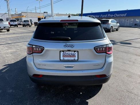 Used 2024 Jeep Compass Latitude AWD/4WD image 8