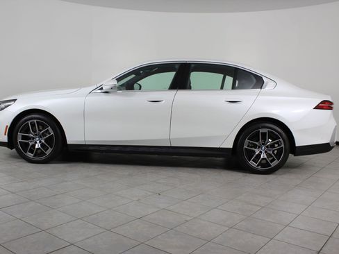 New 2026 BMW 530i xDrive w/ Premium Package image 2