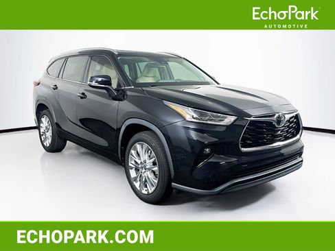 Used 2021 Toyota Highlander Limited FWD image 1