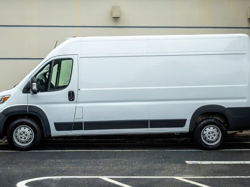 Used 2023 RAM ProMaster 2500 FWD image 4