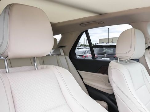 Used 2022 Mercedes-Benz GLE 350 4MATIC w/ AMG Line Exterior image 39