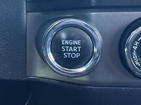 Used 2020 Toyota Tacoma TRD Off-Road w/ Advanced Technology Package AWD/4WD image 17