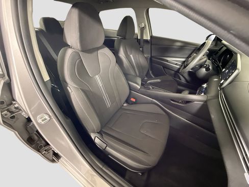 Used 2022 Hyundai Elantra SEL image 29