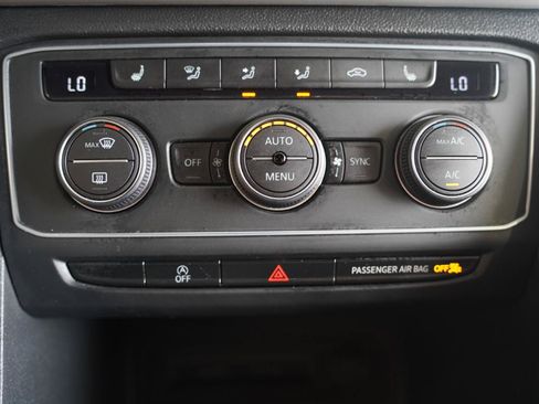 Used 2021 Volkswagen Atlas Cross Sport SE w/ Panoramic Sunroof Package FWD image 20