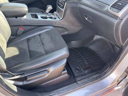 Used 2019 Jeep Grand Cherokee Altitude image 16