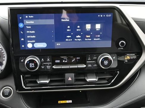 Certified 2024 Toyota Highlander XLE AWD/4WD image 31