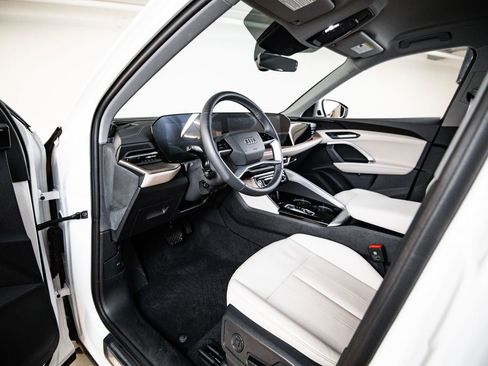Used 2025 Audi Q5 Premium AWD/4WD image 4