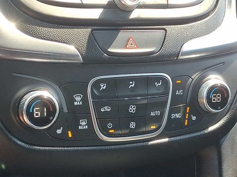 Used 2020 Chevrolet Equinox LT FWD image 15