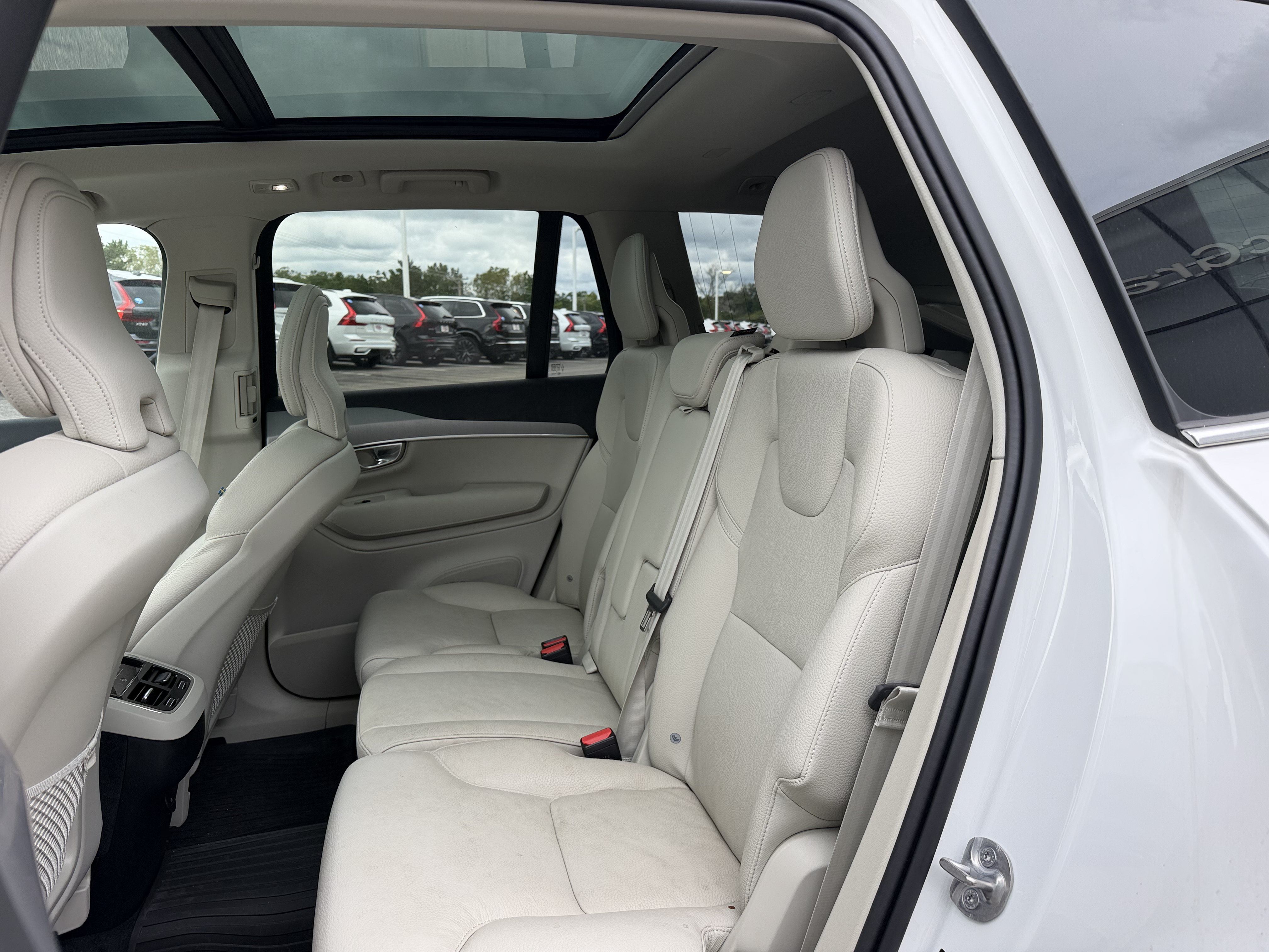 Used 2024 Volvo XC90 B5 Core w/ Protection Package Premier AWD/4WD image 10
