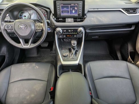 Used 2022 Toyota RAV4 XLE Premium AWD/4WD image 17