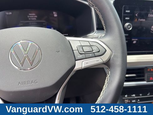 Used 2025 Volkswagen Taos SE w/ Panoramic Sunroof Package FWD image 19