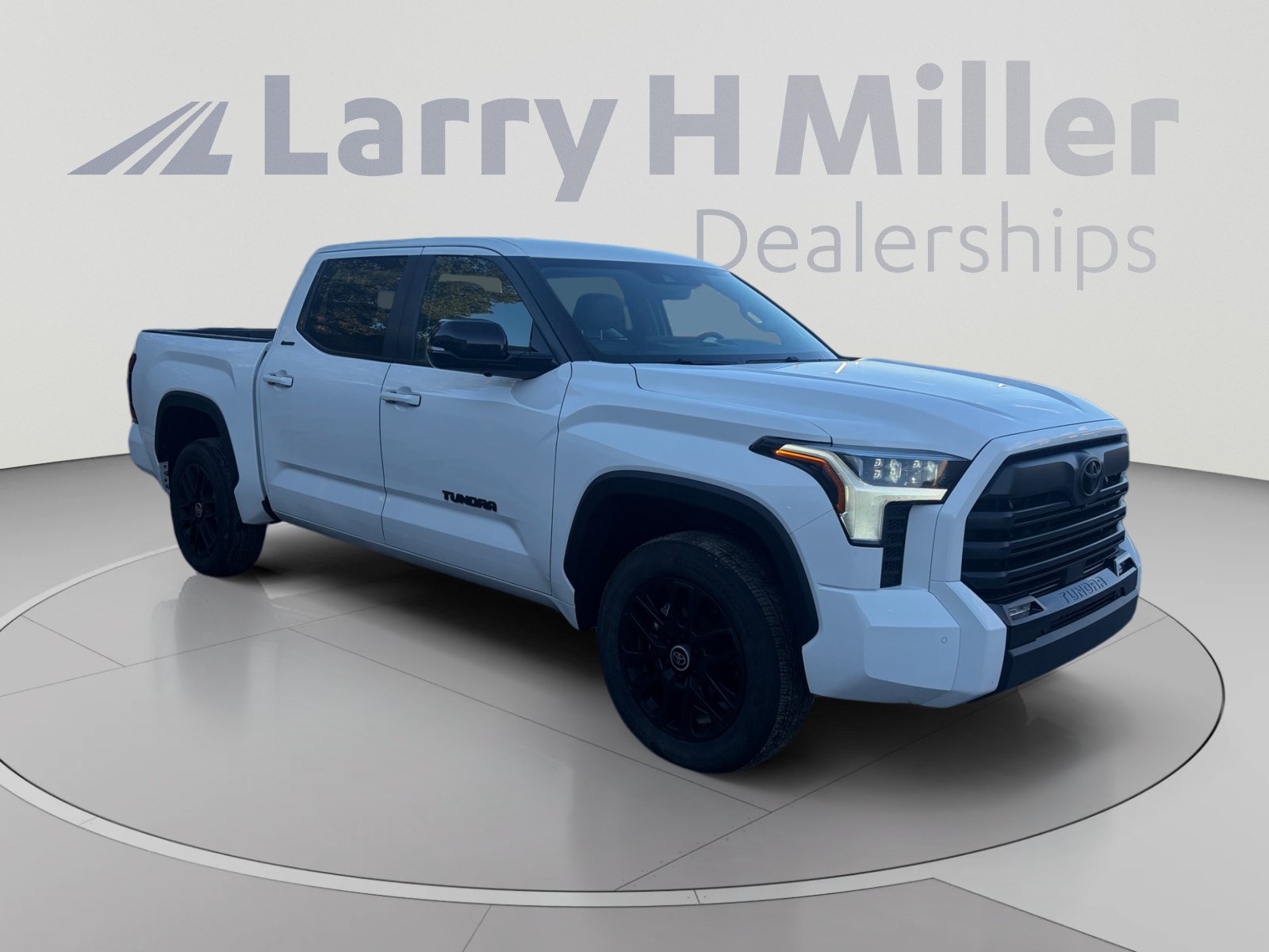 Used 2024 Toyota Tundra Limited AWD/4WD image 7