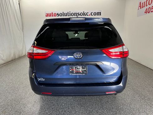 Used 2019 Toyota Sienna L image 6
