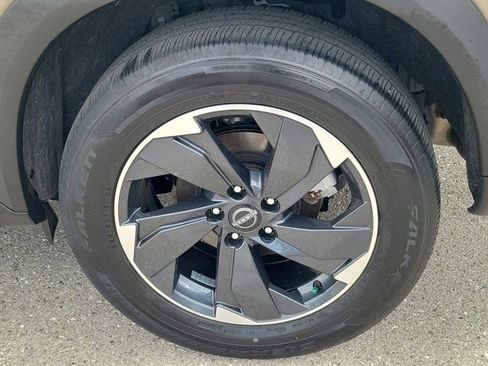 Certified 2025 Nissan Rogue SV FWD image 13