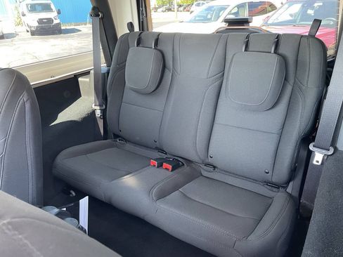Used 2022 Jeep Wrangler Sport AWD/4WD image 4